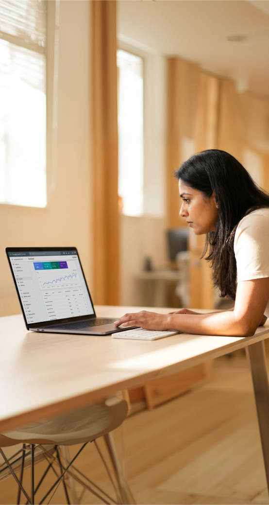 Shopify marketing specialist reviewing organic traffic growth on SEO dashboard Shopify marketing specialist reviewing organic traffic growth on SEO dashboard